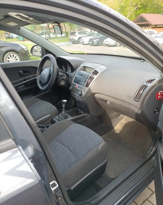 Kia Ceed cena 9800 przebieg: 301000, rok produkcji 2008 z Kraków małe 56